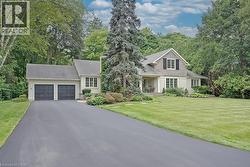 7 COLONIAL Crescent Oakville, ON L6J 4K8