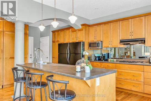36 Blair Drive, Guelph (Pineridge/Westminster Woods), ON - Indoor Photo Showing Kitchen