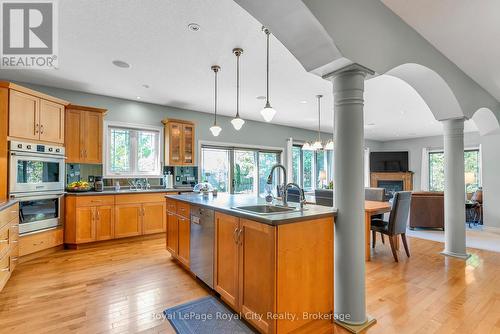 36 Blair Drive, Guelph (Pineridge/Westminster Woods), ON - Indoor Photo Showing Kitchen