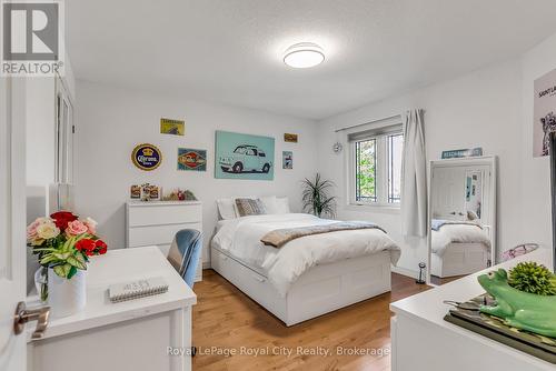 36 Blair Drive, Guelph (Pineridge/Westminster Woods), ON - Indoor Photo Showing Bedroom