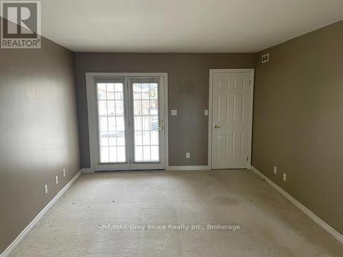 204 - 1550 12Th Avenue E, Owen Sound, ON - Indoor Photo Showing Living Room