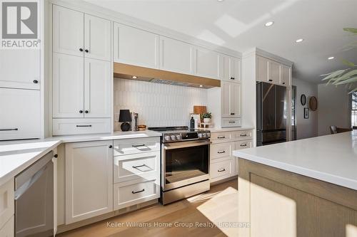 6794 Sixth Line, Centre Wellington, ON - Indoor Photo Showing Kitchen