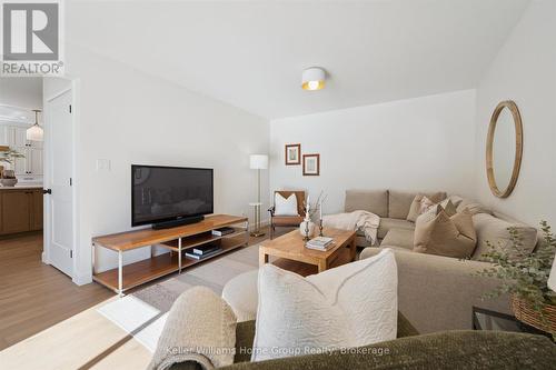 6794 Sixth Line, Centre Wellington, ON - Indoor Photo Showing Living Room