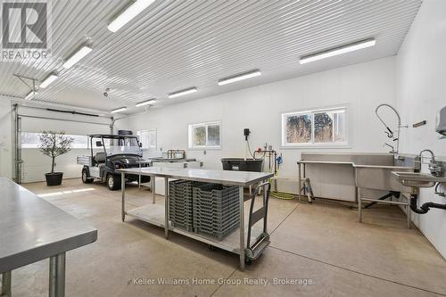 6794 Sixth Line, Centre Wellington, ON - Indoor Photo Showing Garage