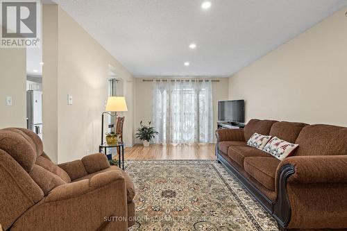 213 Tunbridge Road, Barrie, ON - Indoor Photo Showing Living Room