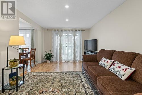 213 Tunbridge Road, Barrie, ON - Indoor Photo Showing Living Room