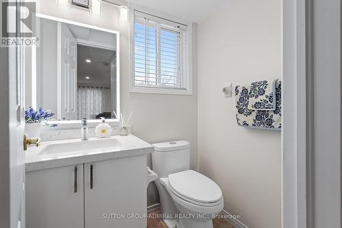 213 Tunbridge Road, Barrie, ON - Indoor Photo Showing Bathroom