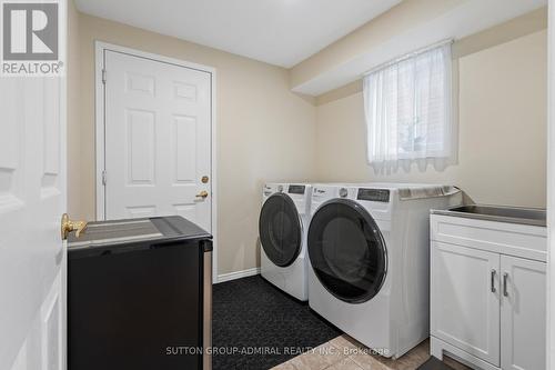 213 Tunbridge Road, Barrie, ON - Indoor Photo Showing Laundry Room