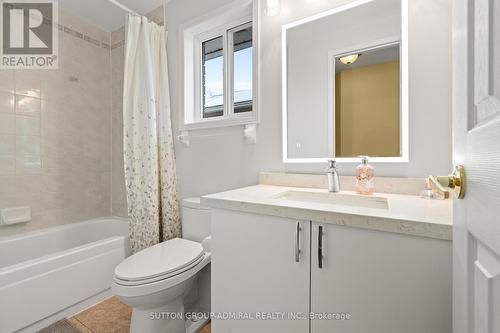 213 Tunbridge Road, Barrie, ON - Indoor Photo Showing Bathroom