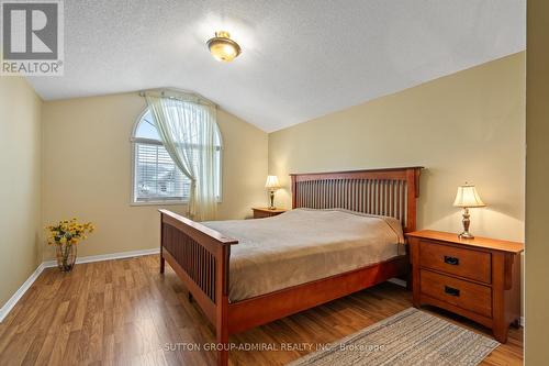 213 Tunbridge Road, Barrie, ON - Indoor Photo Showing Bedroom