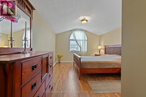 213 Tunbridge Road, Barrie, ON - Indoor Photo Showing Bedroom