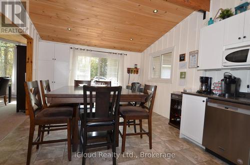 20 Roberval Circle, Tiny, ON - Indoor Photo Showing Dining Room