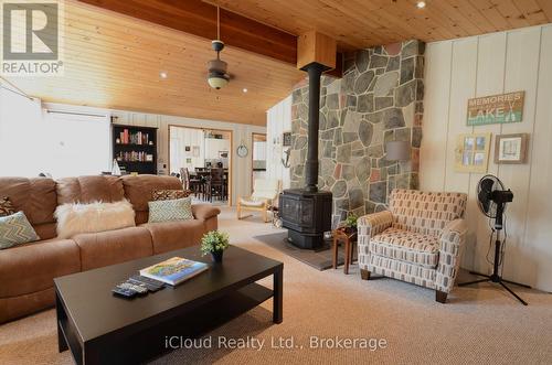 20 Roberval Circle, Tiny, ON - Indoor Photo Showing Living Room