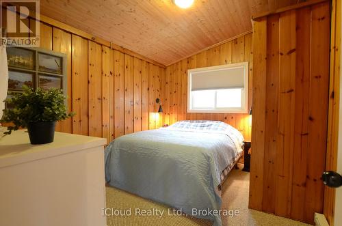 20 Roberval Circle, Tiny, ON - Indoor Photo Showing Bedroom
