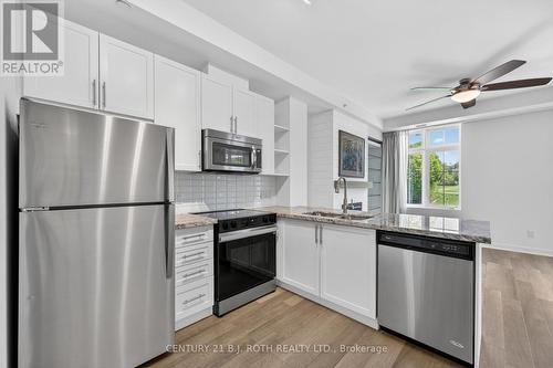 310 - 40 Horseshoe Boulevard, Oro-Medonte, ON - Indoor Photo Showing Kitchen With Upgraded Kitchen