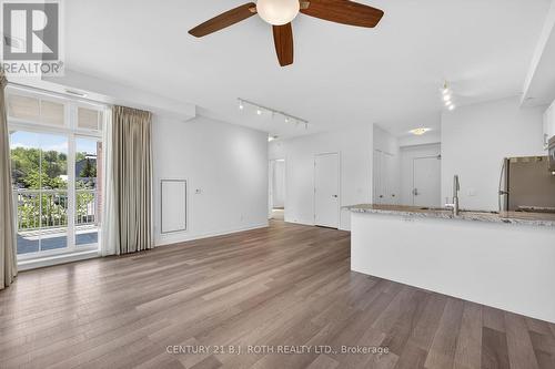310 - 40 Horseshoe Boulevard, Oro-Medonte, ON - Indoor Photo Showing Kitchen