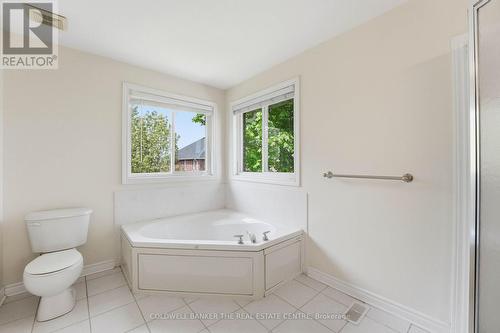Primary Ensuite Soaker Tub - 44 Prince William Way, Barrie, ON 