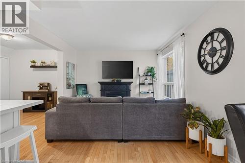 475 Annapolis Court, Waterloo, ON - Indoor Photo Showing Living Room