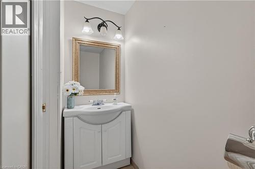 475 Annapolis Court, Waterloo, ON - Indoor Photo Showing Bathroom