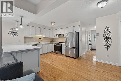 475 Annapolis Court, Waterloo, ON - Indoor Photo Showing Kitchen