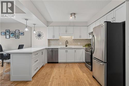 475 Annapolis Court, Waterloo, ON - Indoor Photo Showing Kitchen
