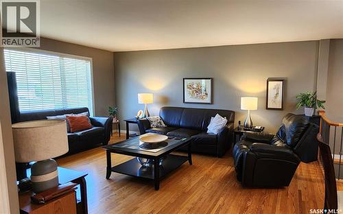 434 Ash Street E, Saskatoon, SK - Indoor Photo Showing Living Room