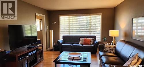 434 Ash Street E, Saskatoon, SK - Indoor Photo Showing Living Room