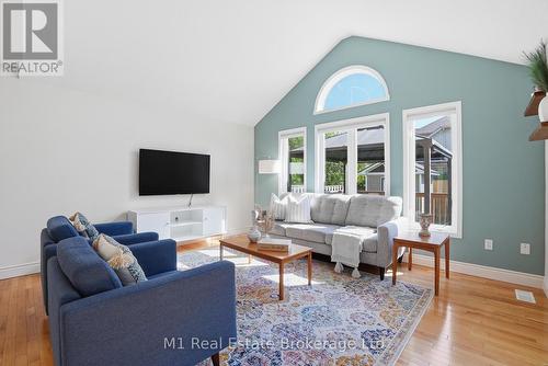 89 Mcarthur Drive, Guelph (Pineridge/Westminster Woods), ON - Indoor Photo Showing Living Room