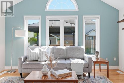 89 Mcarthur Drive, Guelph (Pineridge/Westminster Woods), ON - Indoor Photo Showing Living Room