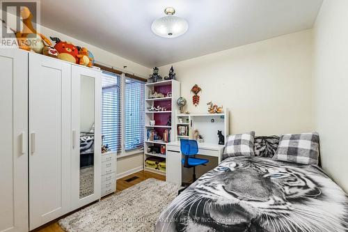 1293 Daimler Road, Mississauga, ON - Indoor Photo Showing Bedroom