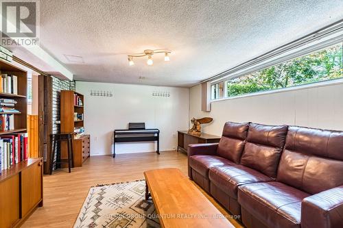 1293 Daimler Road, Mississauga, ON - Indoor Photo Showing Living Room