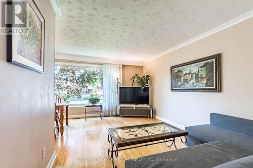 1293 Daimler Road, Mississauga, ON - Indoor Photo Showing Living Room