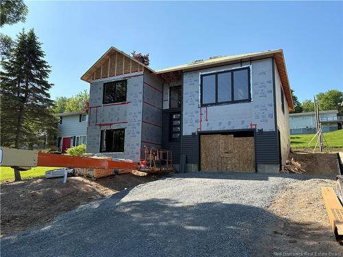 16 Mayflower St, Fredericton, NB 