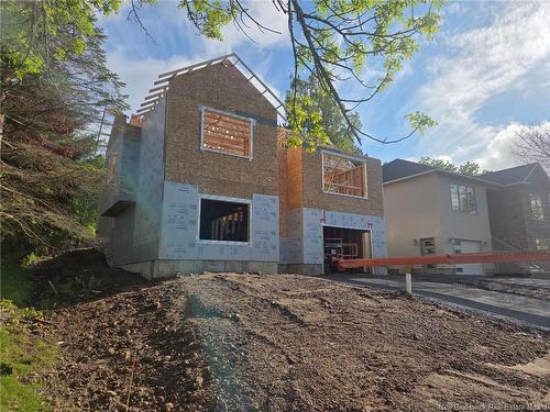 16 Mayflower St, Fredericton, NB 