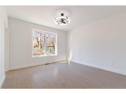 16 Mayflower St, Fredericton, NB 