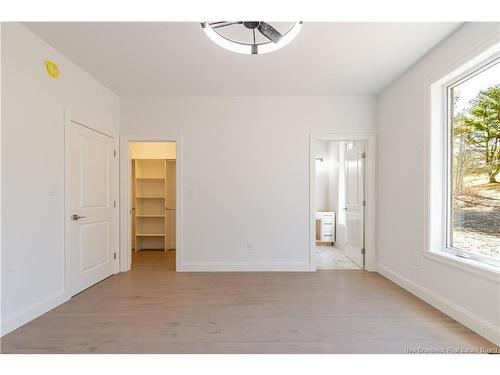 16 Mayflower St, Fredericton, NB 