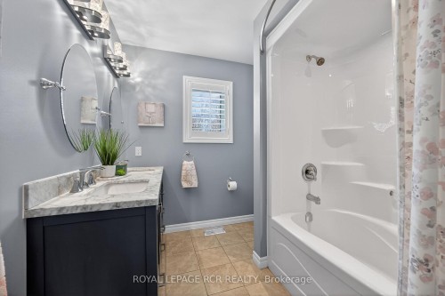 17 Deaken Drive, East Luther Grand Valley, ON - Indoor Photo Showing Bathroom