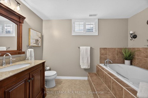 17 Deaken Drive, East Luther Grand Valley, ON - Indoor Photo Showing Bathroom