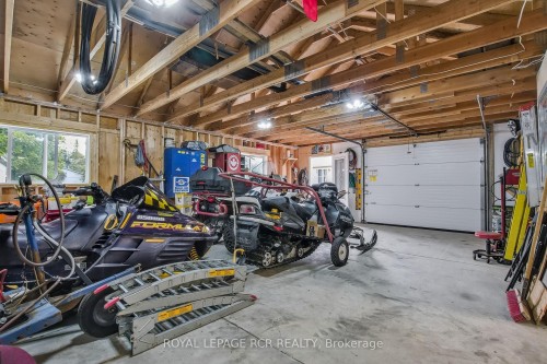 17 Deaken Drive, East Luther Grand Valley, ON - Indoor Photo Showing Garage