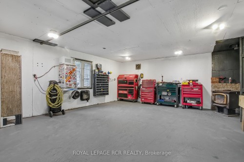 17 Deaken Drive, East Luther Grand Valley, ON - Indoor Photo Showing Garage