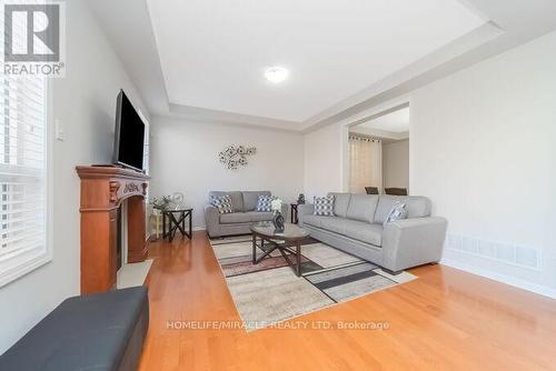 22 Raccoon Street, Brampton, ON - Indoor Photo Showing Living Room