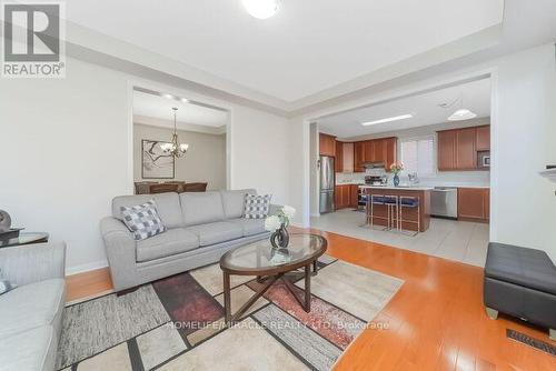 22 Raccoon Street, Brampton, ON - Indoor Photo Showing Living Room