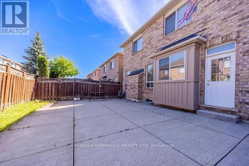 22 Raccoon Street, Brampton, ON - Outdoor