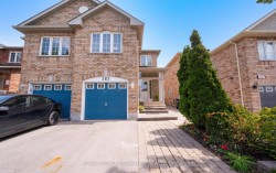 383 Krotone Crescent  Mississauga, ON L5W 1T8
