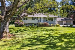 6067 Lakes Rd Duncan, BC V9L 4J3