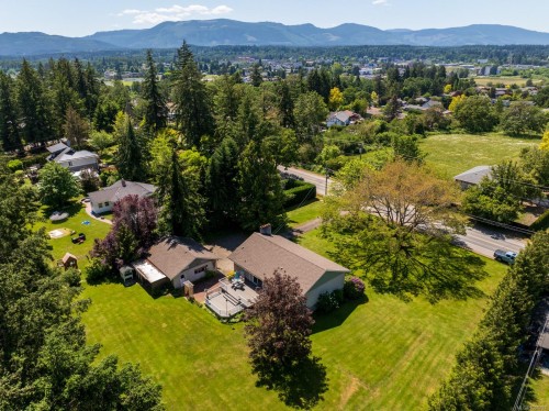 6067 Lakes Rd, Duncan, BC 