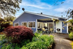 4395 Robinwood Dr Saanich, BC V8N 5R7