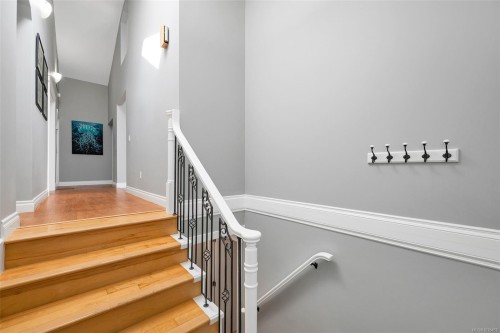 610 Ralph St, Saanich, BC 