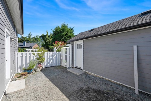 610 Ralph St, Saanich, BC 