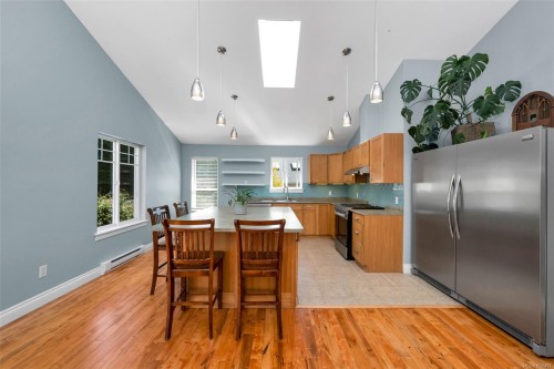 610 Ralph St, Saanich, BC 